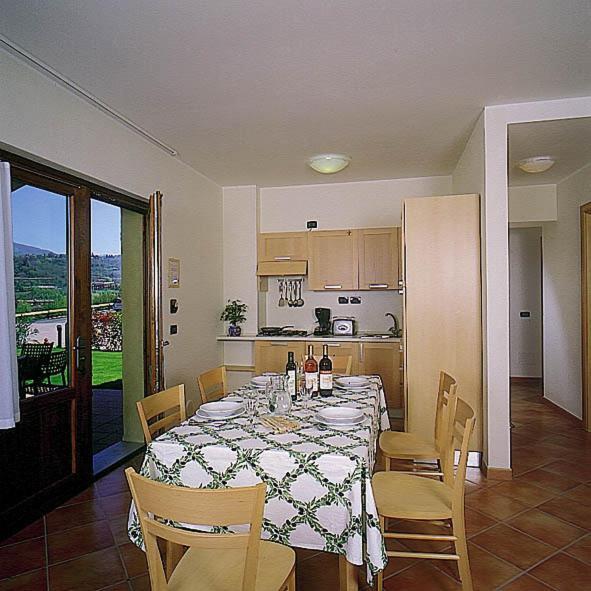 Residence Corte Camaldoli Garda  Habitación foto